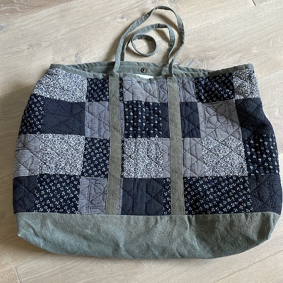 The Great. The Big Quilted Tote. One Size. - Picture 3 of 6